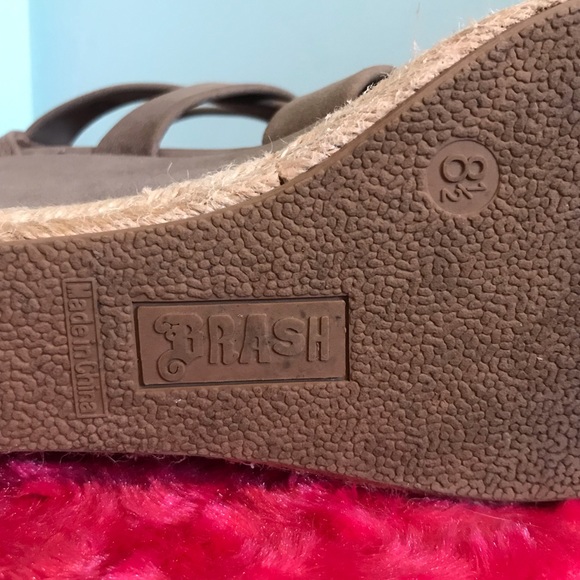 Wedges - Picture 5 of 5